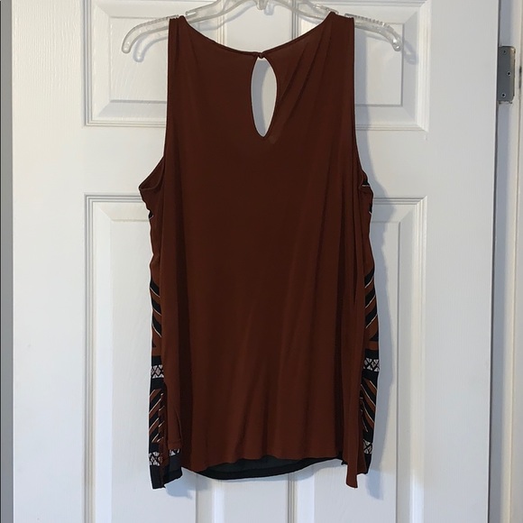 🌎 2/$18 Apt 9 tank size L - Picture 3 of 4